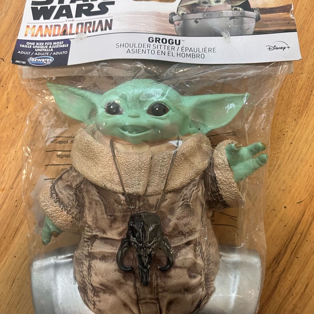 Star Wars The Mandalorian Grogu Shoulder Sitter